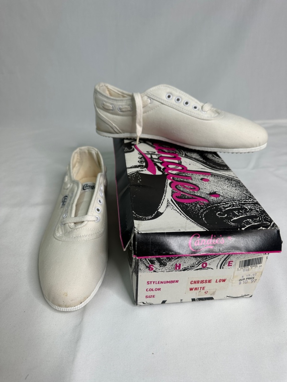 Candie's White Canvas Low-Top Slip-On Sneakers with Elastic Tongue